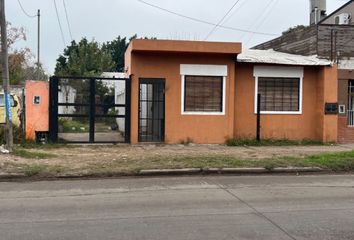 Casa en  Barrio Parque San Martin, Partido De Merlo