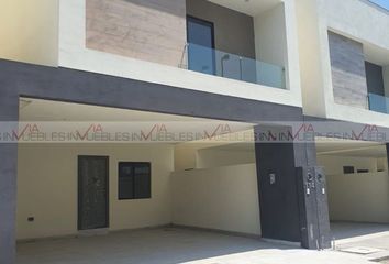 Casa en  Calle Profesor Victoriano Treviño, Centro De García, García, Nuevo León, 66000, Mex