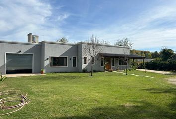 Casa en  Estancia Las Malvinas, Brandsen