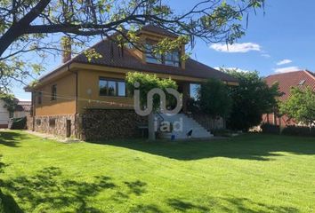 Chalet en  Puente Villarente, León Provincia