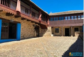 Chalet en  Santiagomillas, León Provincia