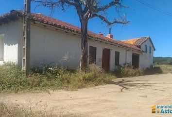 Chalet en  Villamejil, León Provincia