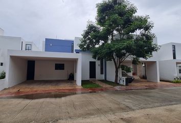 Casa en condominio en  Pueblo Cholul, Mérida, Yucatán