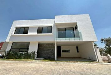 Casa en  Boulevard Forjadores De Puebla, Lomas De San Juan, Santiago Momoxpan, San Pedro Cholula, Puebla, 72705, Mex