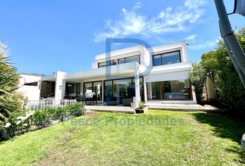 Casa en  Lo Barnechea, Provincia De Santiago