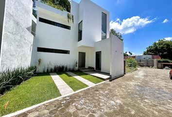 Casa en  Calle Magnolias 331, Lomas De Cuernavaca, Tres De Mayo, Emiliano Zapata, Morelos, 62584, Mex