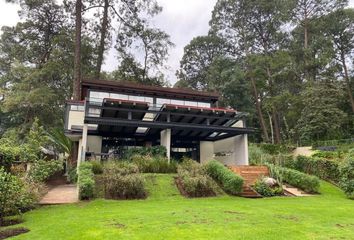 Casa en  Calle Fontana Rosa, Avándaro, Valle De Bravo, México, 51200, Mex