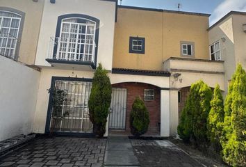 Casa en condominio en  Circuito Hacienda De Almoloya, Hacienda Del Valle Ii, Conjunto Unidad Los Sauces Iii, Toluca, México, 50210, Mex