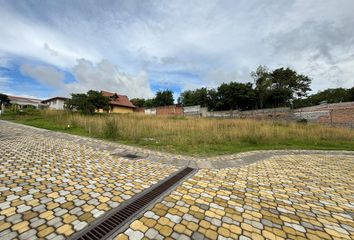 Terreno Comercial en  Tumbaco, Quito