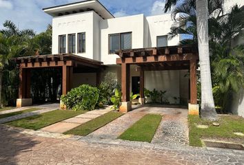 Casa en condominio en  Yucatan Country Club, Mérida, Yucatán, Mex