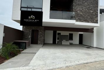 Casa en  Congregacion Yerbaniz, Santiago, Nuevo León