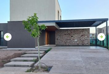 Casa en  Luján De Cuyo, Mendoza