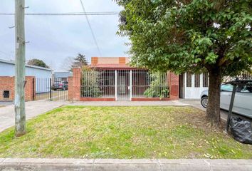 Casa en  Los Hornos, Partido De La Plata