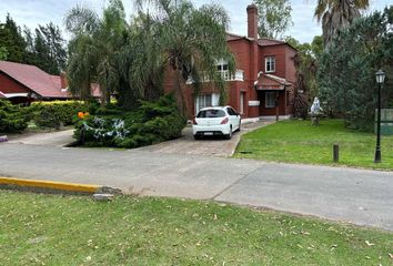 Casa en  Echeverría Del Lago, Esteban Echeverría