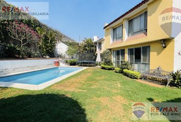 Casa en  Jardines De Acapatzingo, Cuernavaca, Morelos