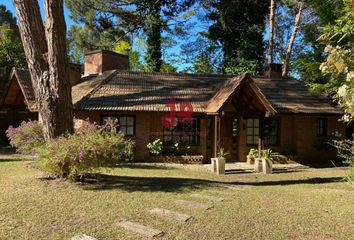 Casa en  Calle Penélope Sur 721, Pinamar, B7167, Provincia De Buenos Aires, Arg