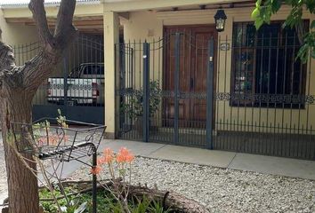 Casa en  Calle Ciudad De Santa Rosa, Guaymallén, M5572, Mendoza, Arg