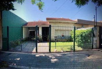 Casa en  Remedios De Escalada, Partido De Lanús