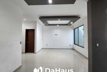 Casa en  Calle Sinaloa, Villas Diamante, Ciudad De Villa De Álvarez, Villa De Álvarez, Colima, 28986, Mex