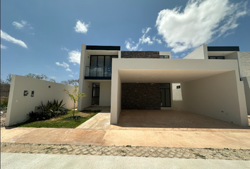 Casa en  Calle 18, Tixcuytún, Mérida, Yucatán, 97305, Mex