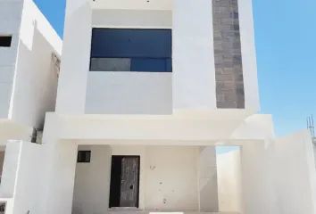 Casa en fraccionamiento en  Calle San Nicolas, Tierra Santa, Saltillo, Coahuila De Zaragoza, 25298, Mex