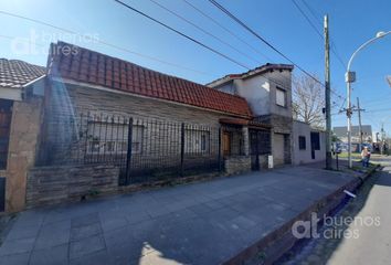 Casa en  Remedios De Escalada, Partido De Lanús