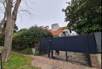 Casa en  Barrio Fortunato De La Plaza, Mar Del Plata