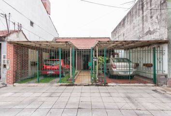 Casa en  Remedios De Escalada, Partido De Lanús