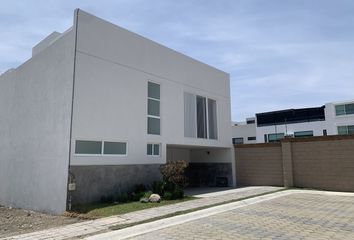 Casa en condominio en  Calle Paracho, Santa María Malacatepec, Parque San Luis Potosí, Ocoyucan, Puebla, 72865, Mex