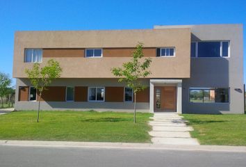 Casa en  Puertos Del Lago - Acacias, Partido De Escobar