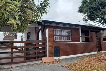 Casa en  Los Hornos, Partido De La Plata