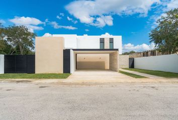 Casa en condominio en  Avenida La Rejoyada, Mérida, Yucatán, 97307, Mex