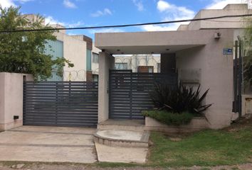 Casa en  Cumbres Del Golf, Villa Allende