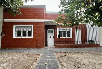 Casa en  Remedios De Escalada, Partido De Lanús