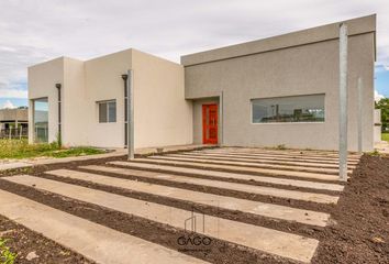 Casa en  Santa Paula, General Pueyrredón