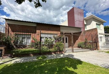 Casa en  Barrio Fortunato De La Plaza, Mar Del Plata