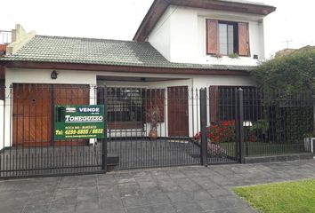 Casa en  Burzaco, Partido De Almirante Brown