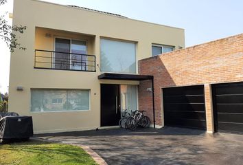 Casa en  Santa María De Los Olivos, Partido De Malvinas Argentinas