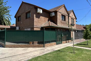 Casa en  Adrogué, Partido De Almirante Brown