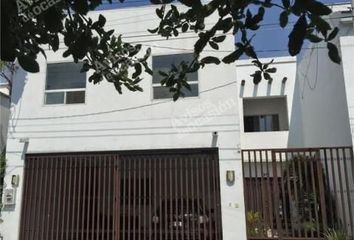 Casa en  Calle Paras, Rincón De San Francisco, San Pedro Garza García, Nuevo León, 66238, Mex