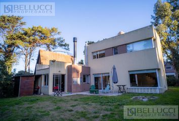 Casa en  Bosque Alegre, Mar Del Plata