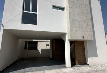 Casa en condominio en  Privada 26 De Abril, Pueblo De San Bernardino Tlaxcalancingo, San Andrés Cholula, Puebla, 72820, Mex