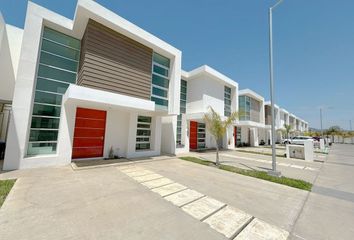 Casa en  Boulevard Paseo De Las Flores 227-375, Valle Dorado, Sección Ríos, Ensenada, Baja California, 22890, Mex