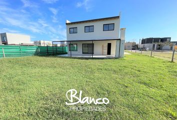 Casa en  Puertos Del Lago, Partido De Escobar