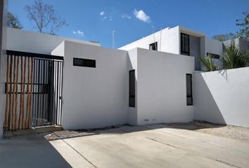 Casa en  Calle 18 108-108, Cholul, Mérida, Yucatán, 97305, Mex