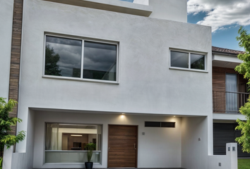 Casa en  Calle Senda Del Amor 3-57, Milenio Tercera Sección, Santiago De Querétaro, Querétaro, 76060, Mex