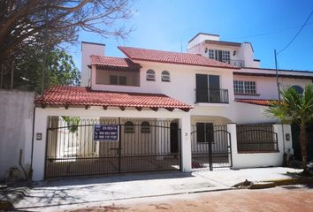 Casa en  Avenida Mayapán, Super Manzana 21, Cancún, Benito Juárez, Quintana Roo, 77505, Mex