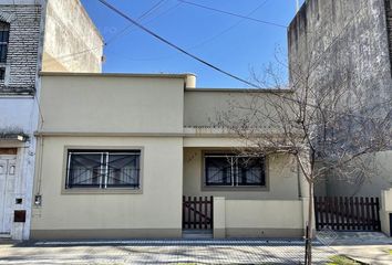 Casa en  Remedios De Escalada, Partido De Lanús