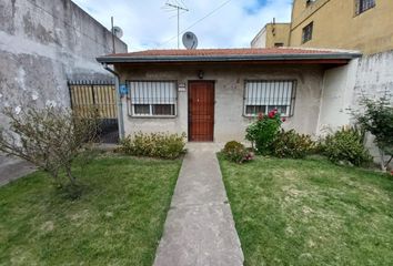 Casa en  Remedios De Escalada, Partido De Lanús