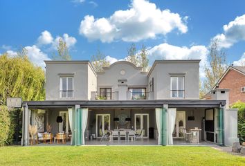 Casa en  Santa María De Los Olivos, Partido De Malvinas Argentinas